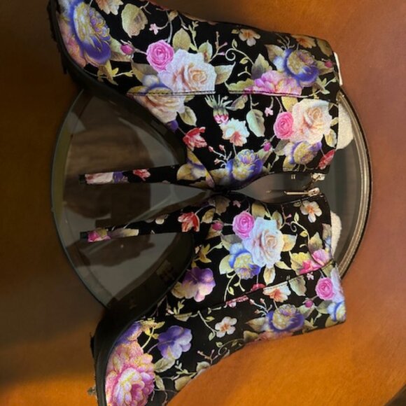 ANNE MICHELLE FLORAL STILETTO HEEL BOOTIES. - SZ 8.5 - Picture 3 of 4